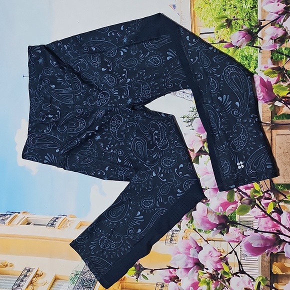 Sweaty Betty Navy Paisley Capri Leggings Size XS Zero Gravity - Picture 1 of 7